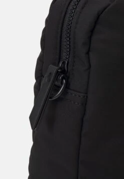 Even&Odd Borsa Porta PcBlack Donna Borse EV451H152-Q11 11 Even&Odd Borsa Porta PcBlack Donna Borse EV451H152-Q11 -Vendite Even&Odd d268f0e358564052986cdbdee85e9a42