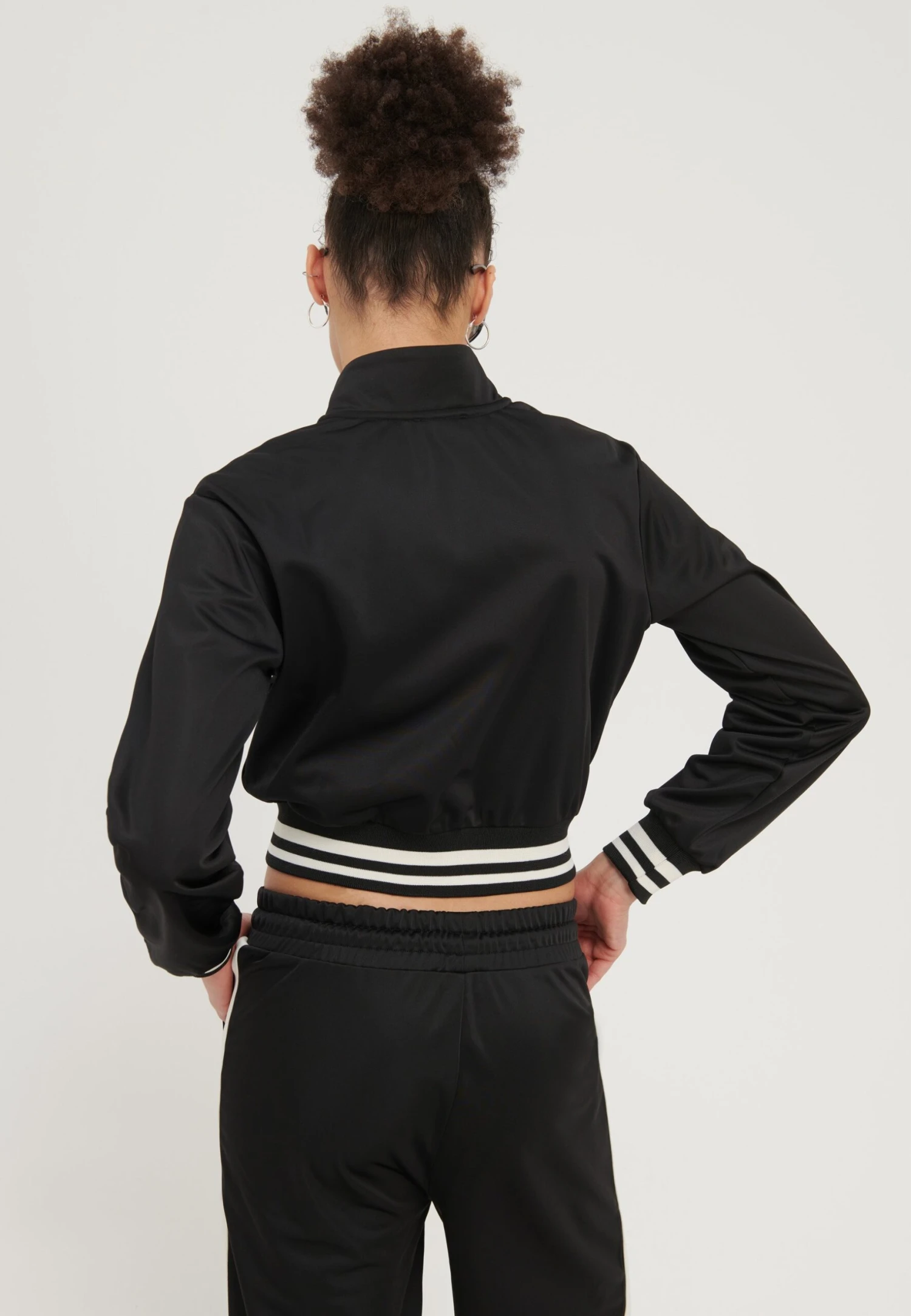 Even&Odd Giubbotto BomberBlack Donna Giacche E Blazer EV421J0D5-Q11 3 Even&Odd Giubbotto BomberBlack Donna Giacche E Blazer EV421J0D5-Q11 - immagine 3